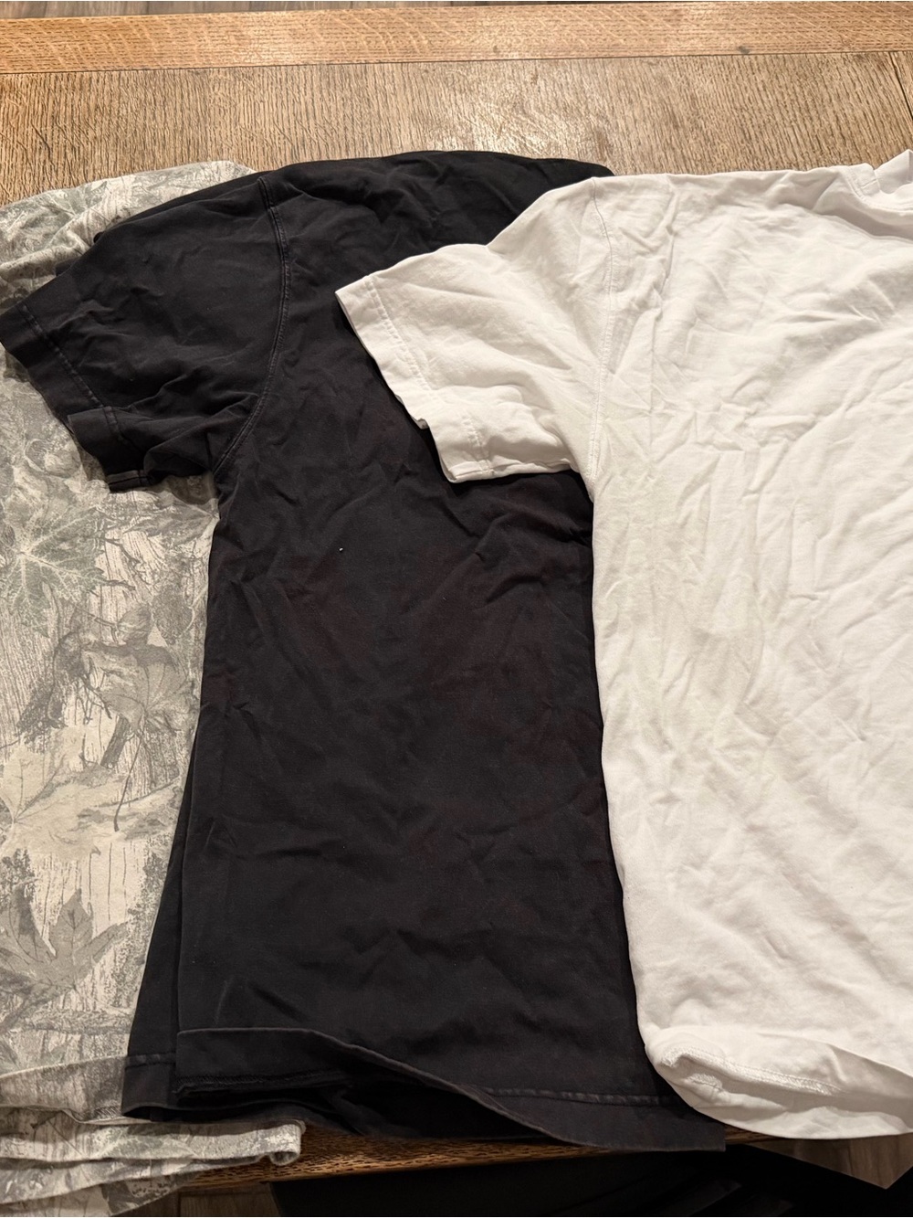 Hollister- heavyweight boxy lot LOT